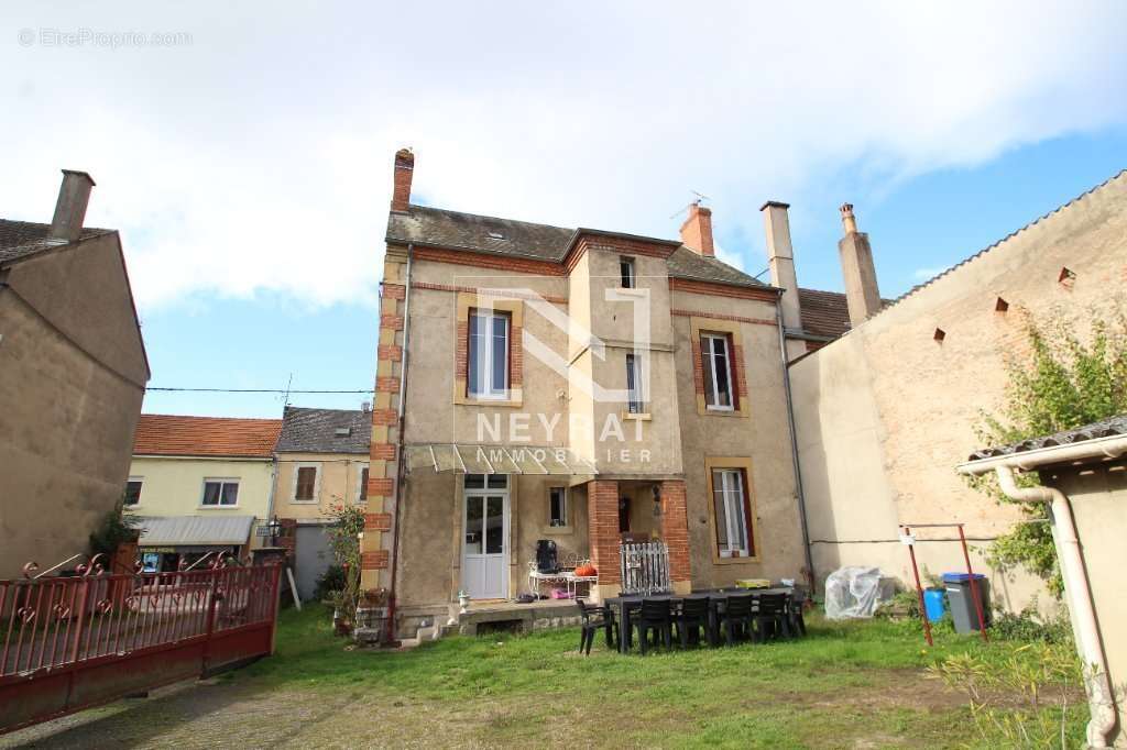 Maison à DOMPIERRE-SUR-BESBRE