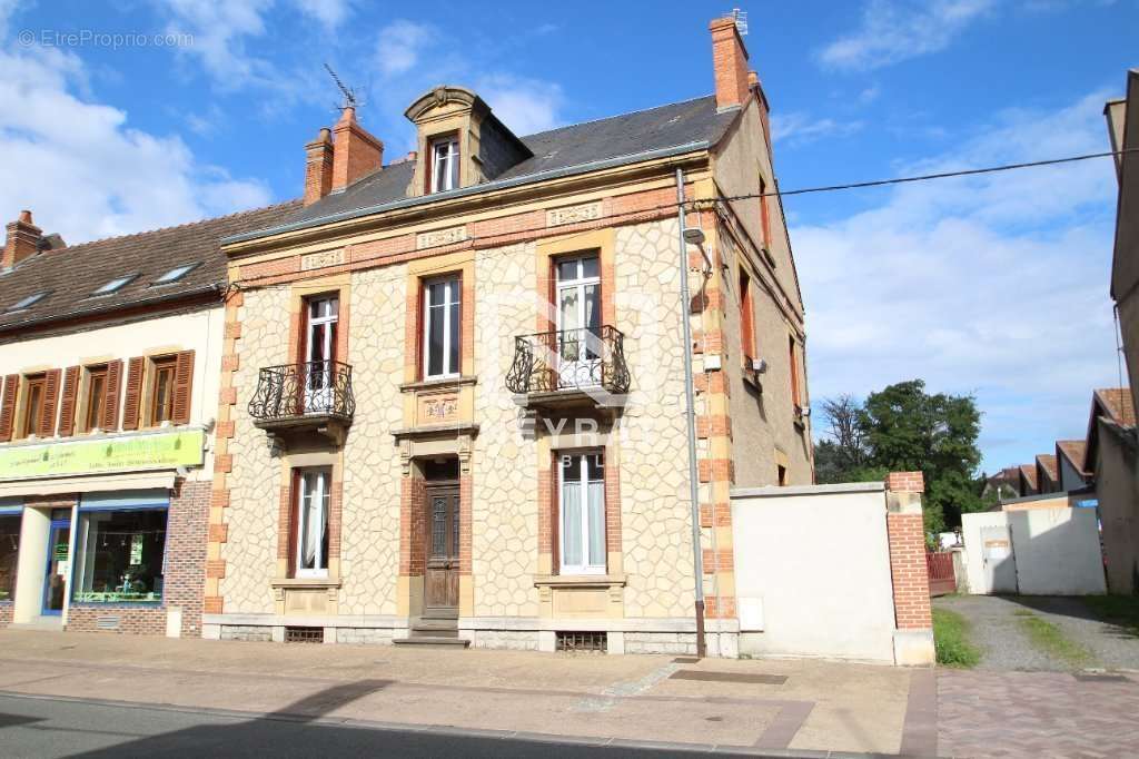 Maison à DOMPIERRE-SUR-BESBRE