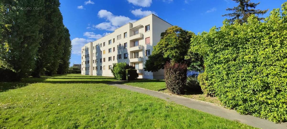 Appartement à LES CLAYES-SOUS-BOIS