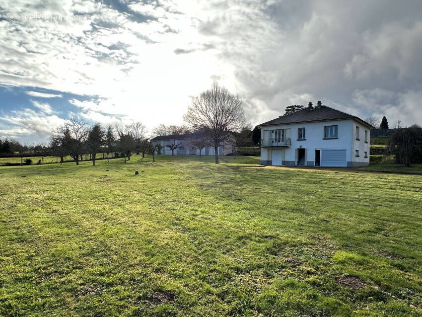 Maison à AYAT-SUR-SIOULE