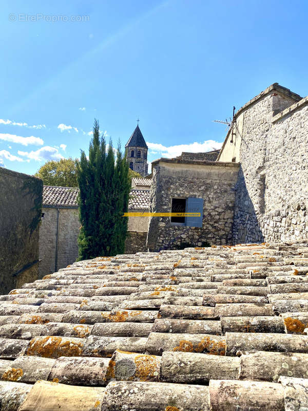 Maison à LA GARDE-ADHEMAR