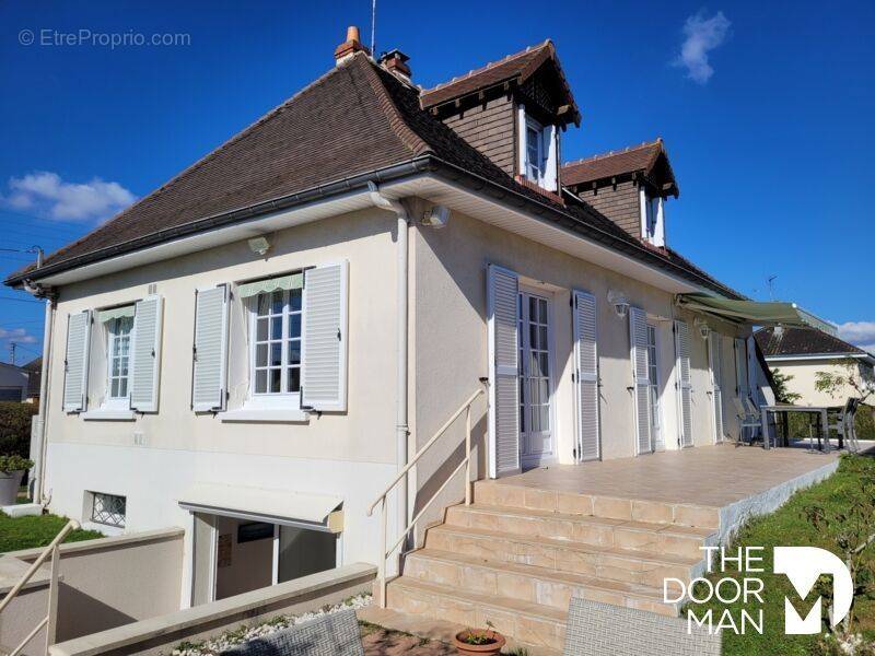 Maison à VILLEBAROU