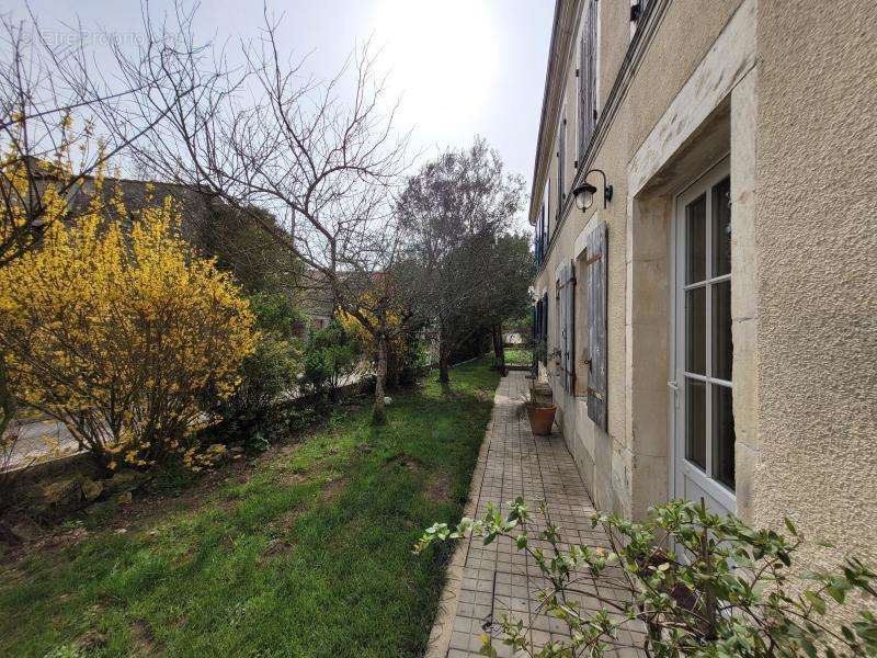 Maison à ASNIERES-LA-GIRAUD