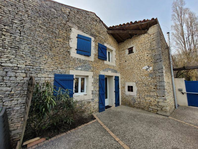 Maison à ASNIERES-LA-GIRAUD