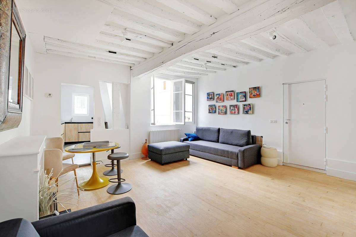 Appartement à PARIS-3E