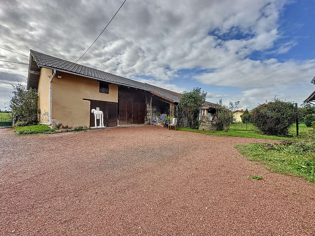 Maison à ROMENAY