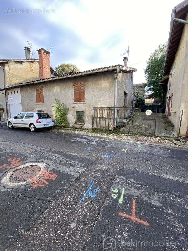 Maison à VILLIEU-LOYES-MOLLON