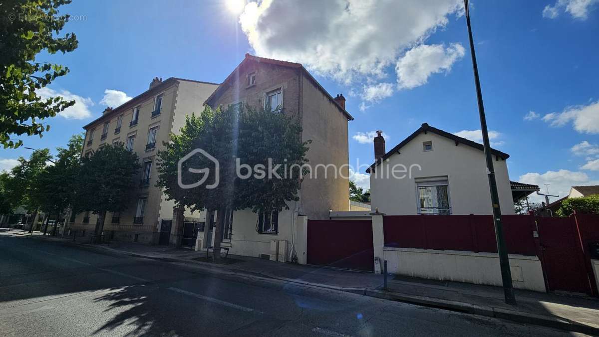 Appartement à LES PAVILLONS-SOUS-BOIS