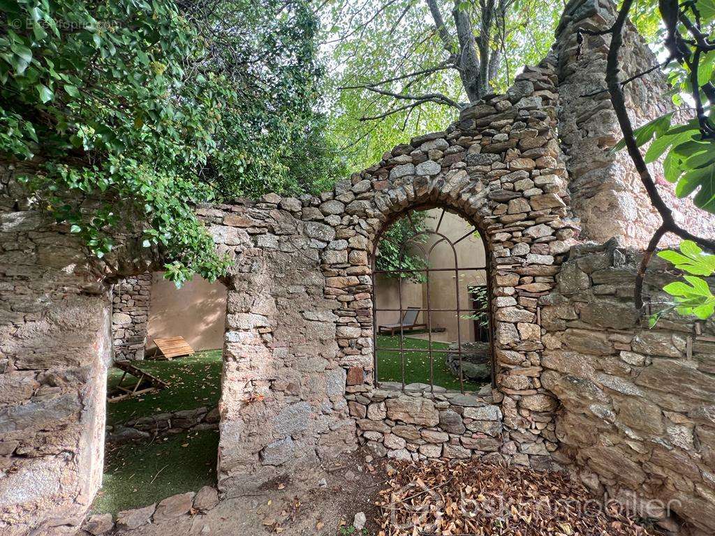 Maison à LA GARDE-FREINET