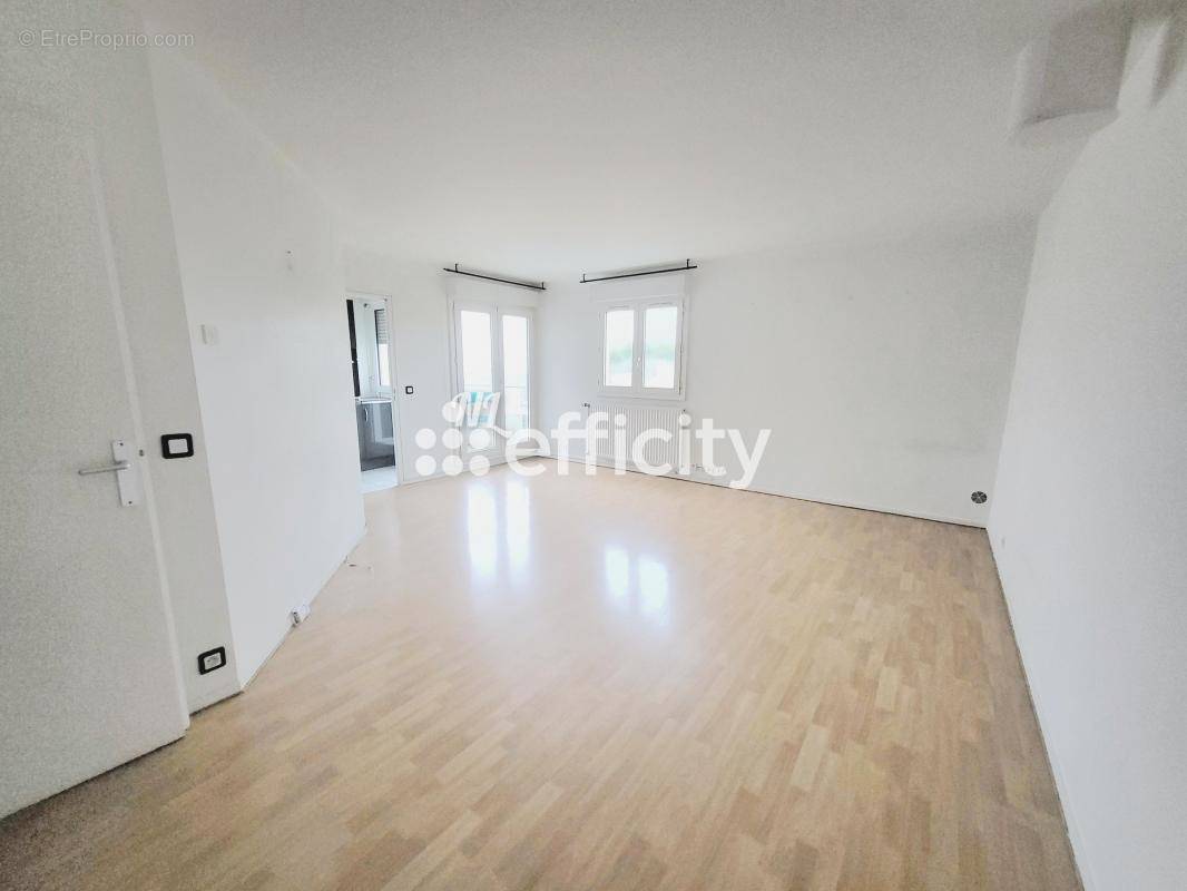 Appartement à GENNEVILLIERS