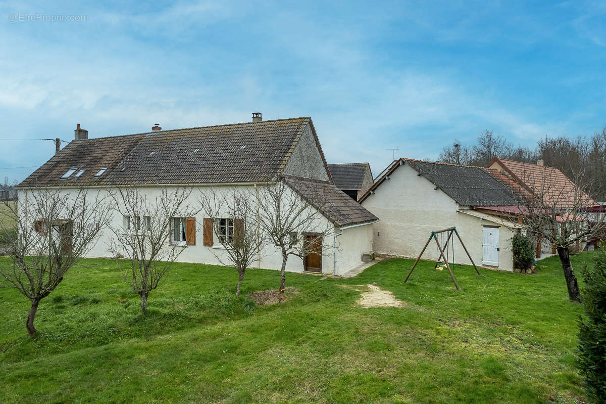 Maison à SAINT-GEORGES-SUR-LA-PREE