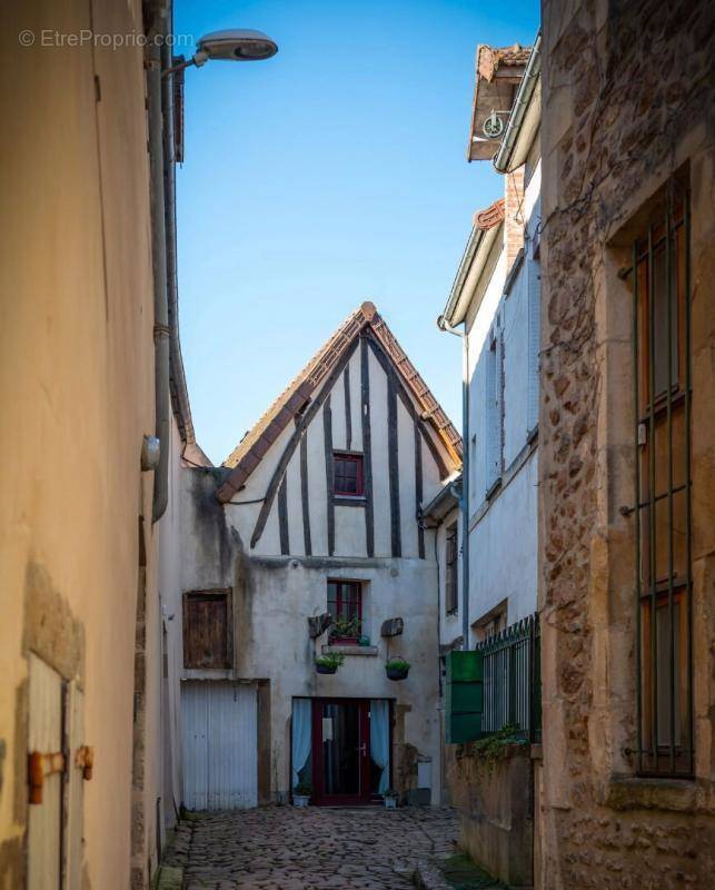 Maison à AVALLON