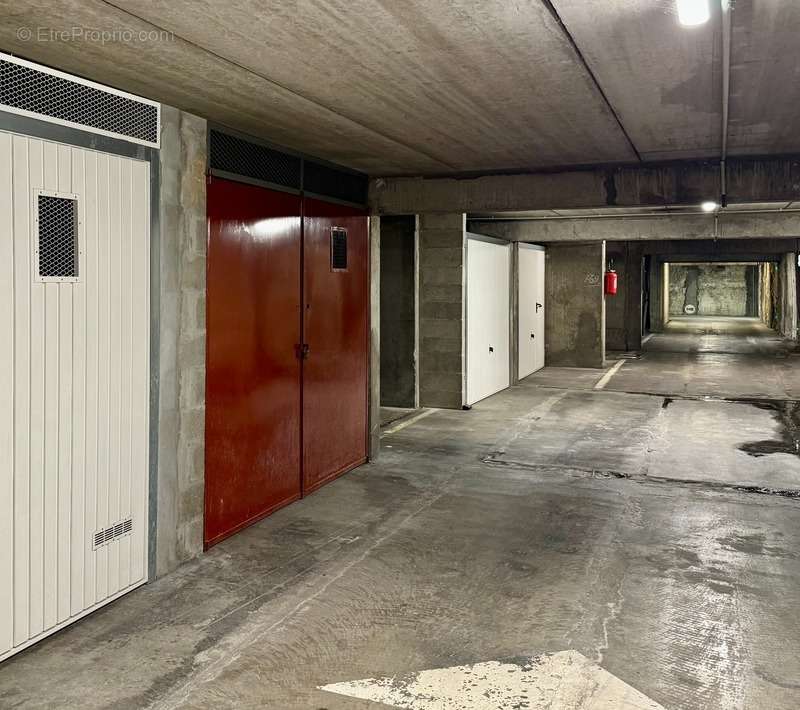 Parking à PARIS-10E