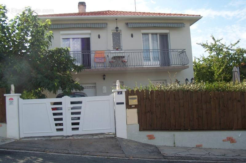 Maison à PUJOLS