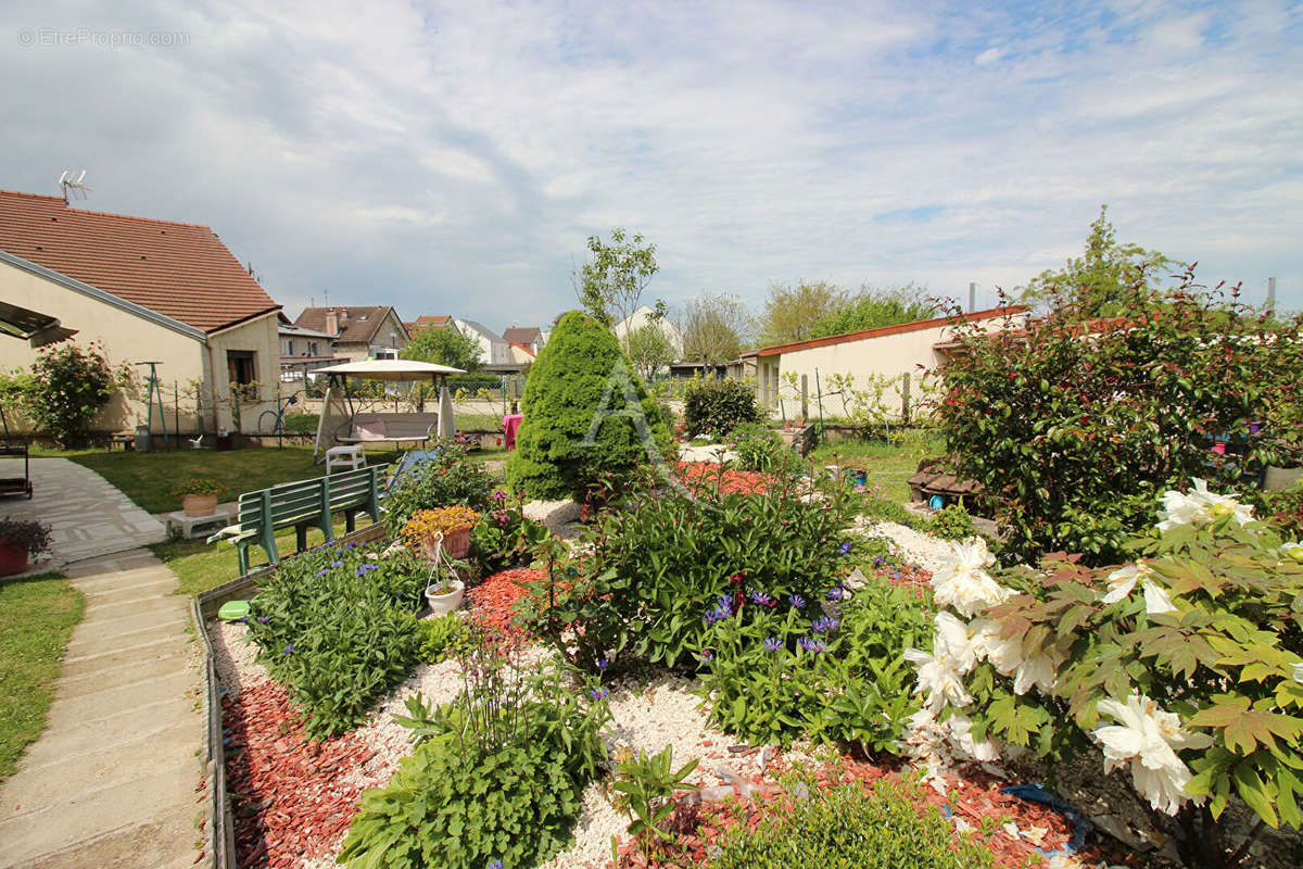 Maison à COMBS-LA-VILLE