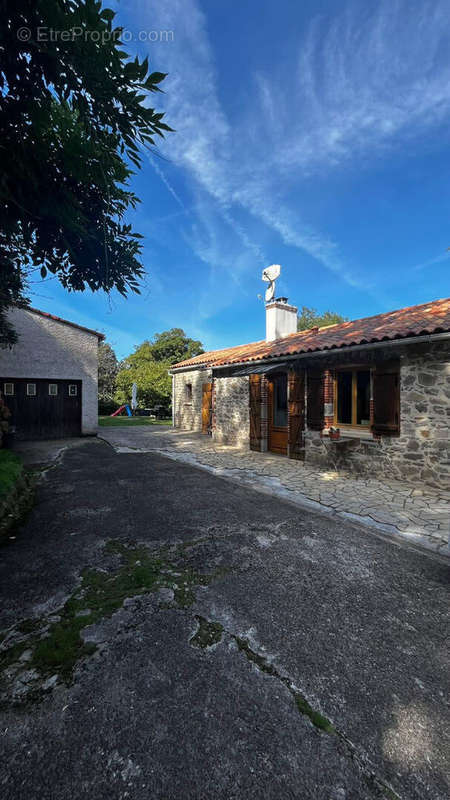 Maison à MOUTIERS-LES-MAUXFAITS