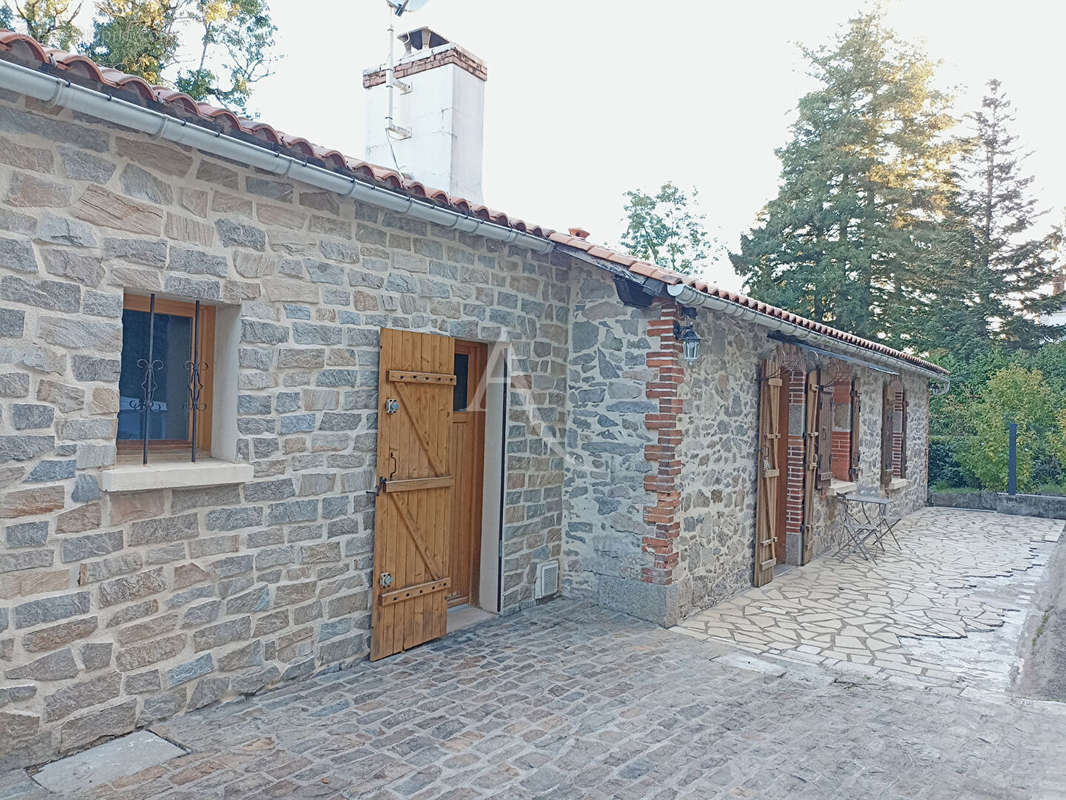 Maison à MOUTIERS-LES-MAUXFAITS