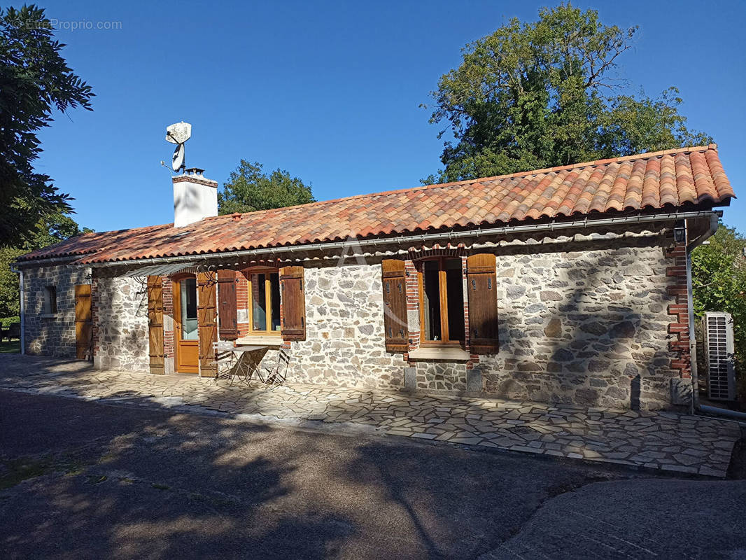 Maison à MOUTIERS-LES-MAUXFAITS