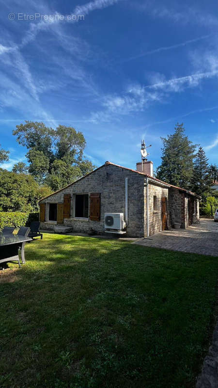 Maison à MOUTIERS-LES-MAUXFAITS