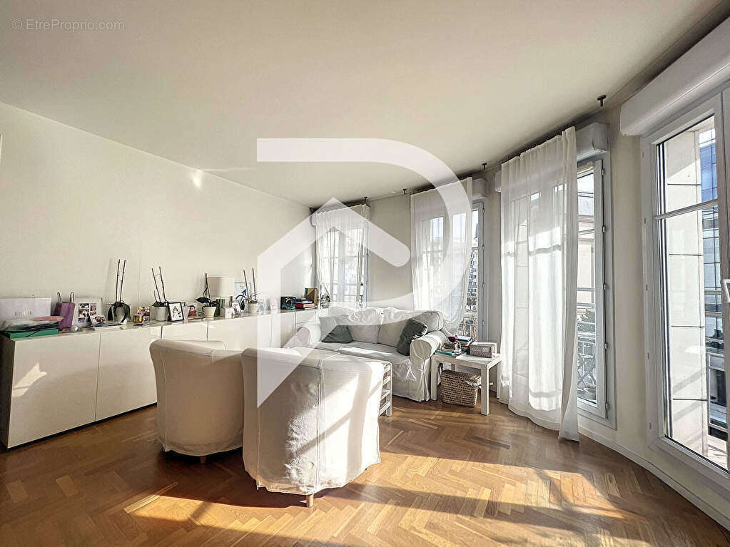 Appartement à SURESNES