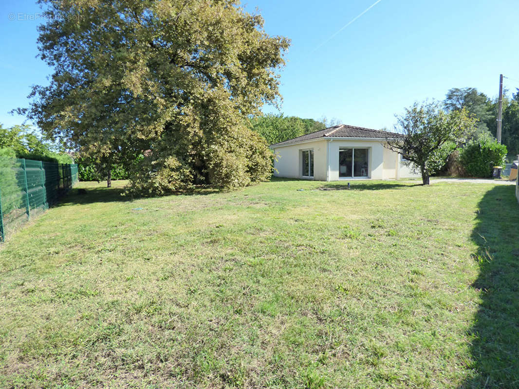 Maison à COUTRAS