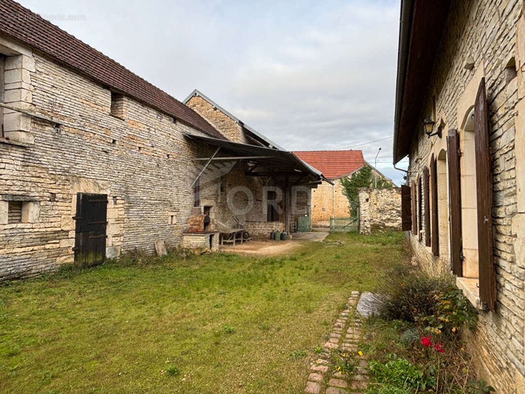 Maison à LEZINNES