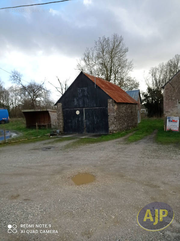 Parking à PRINQUIAU