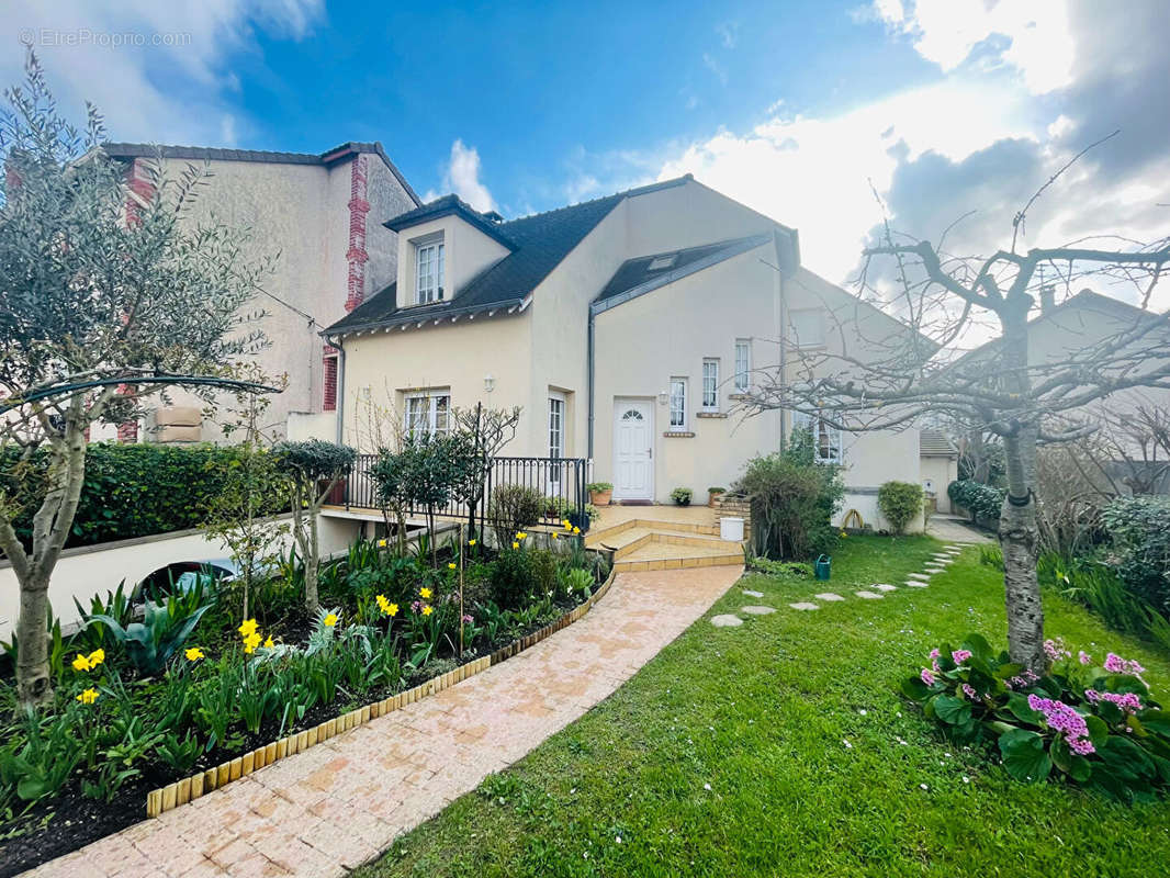 Maison à SARTROUVILLE