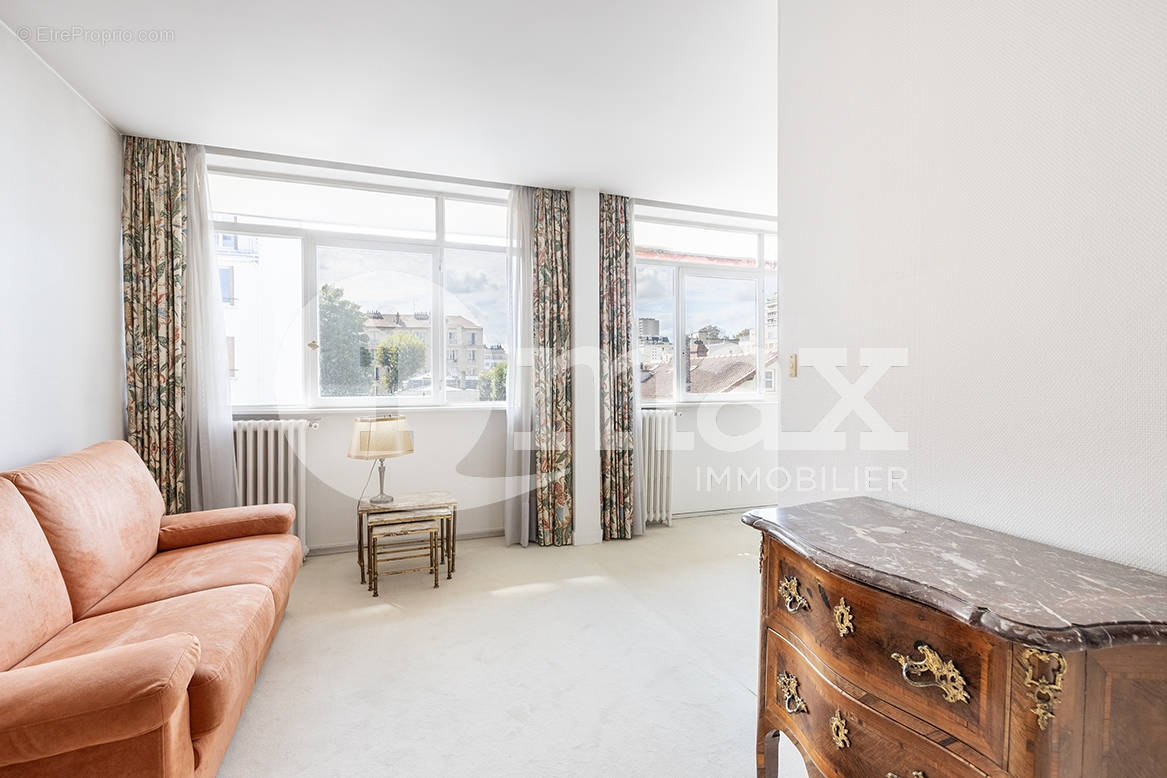 Appartement à COURBEVOIE