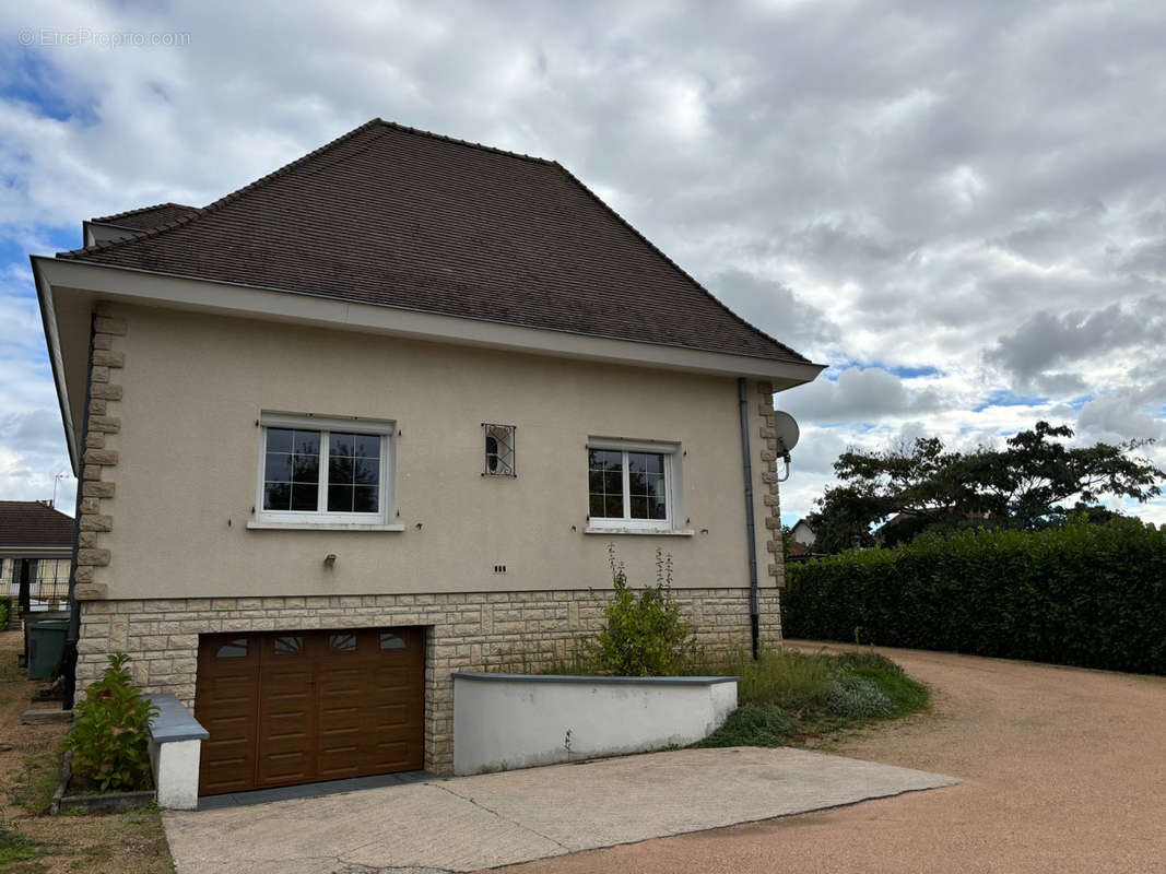 Maison à DOMPIERRE-SUR-BESBRE