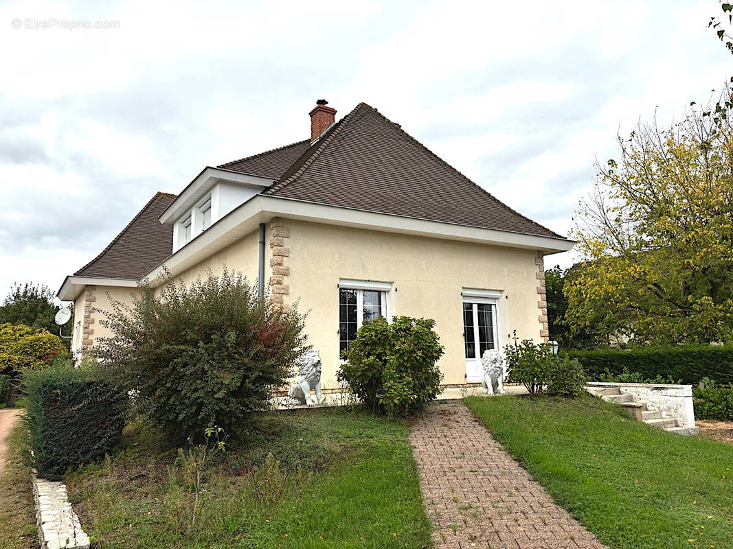 Maison à DOMPIERRE-SUR-BESBRE