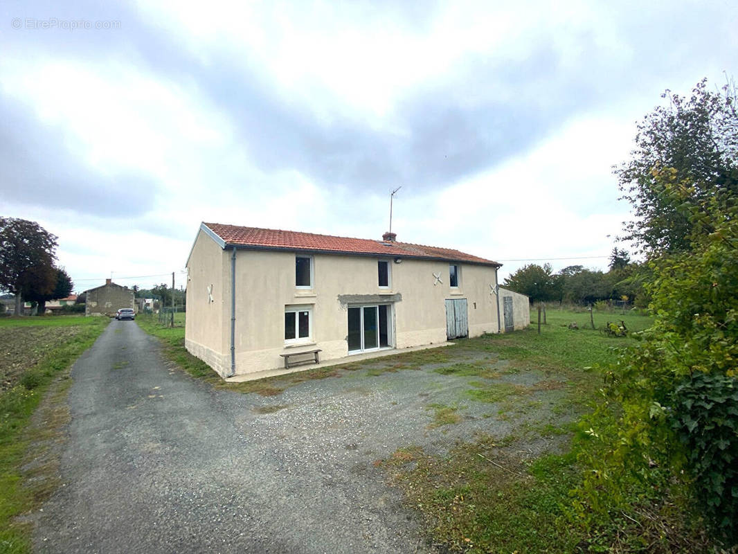 Maison à COUSSAY