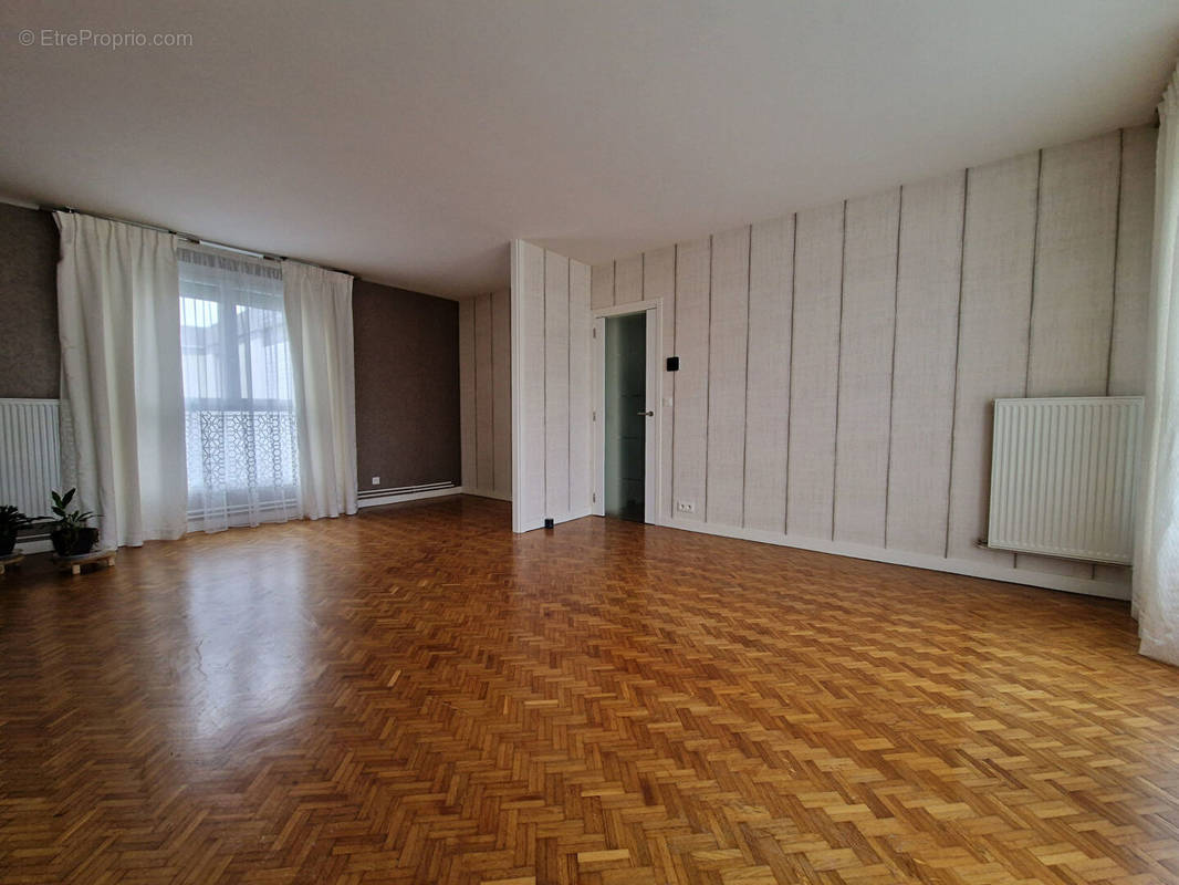 Appartement à LE MESNIL-ESNARD