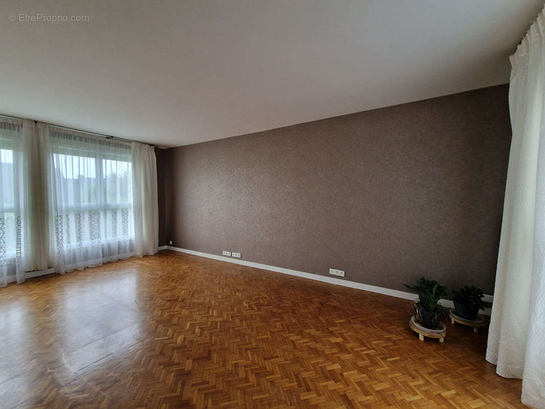 Appartement à LE MESNIL-ESNARD