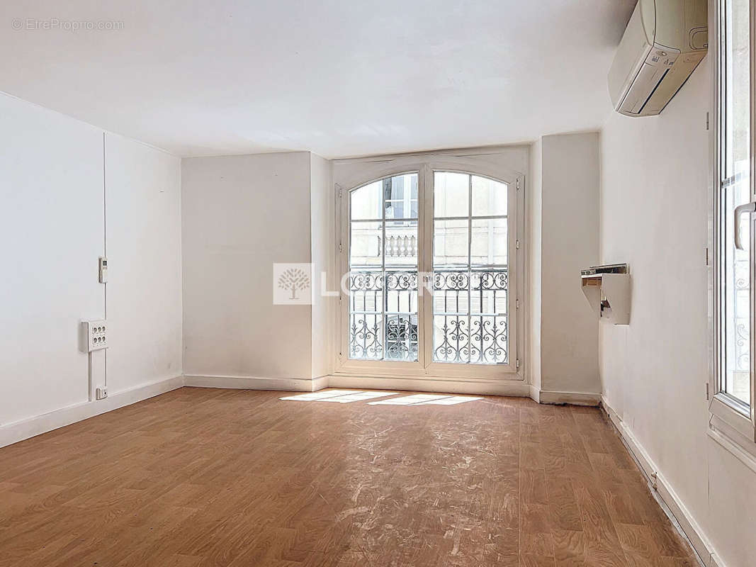 Appartement à PARIS-1E