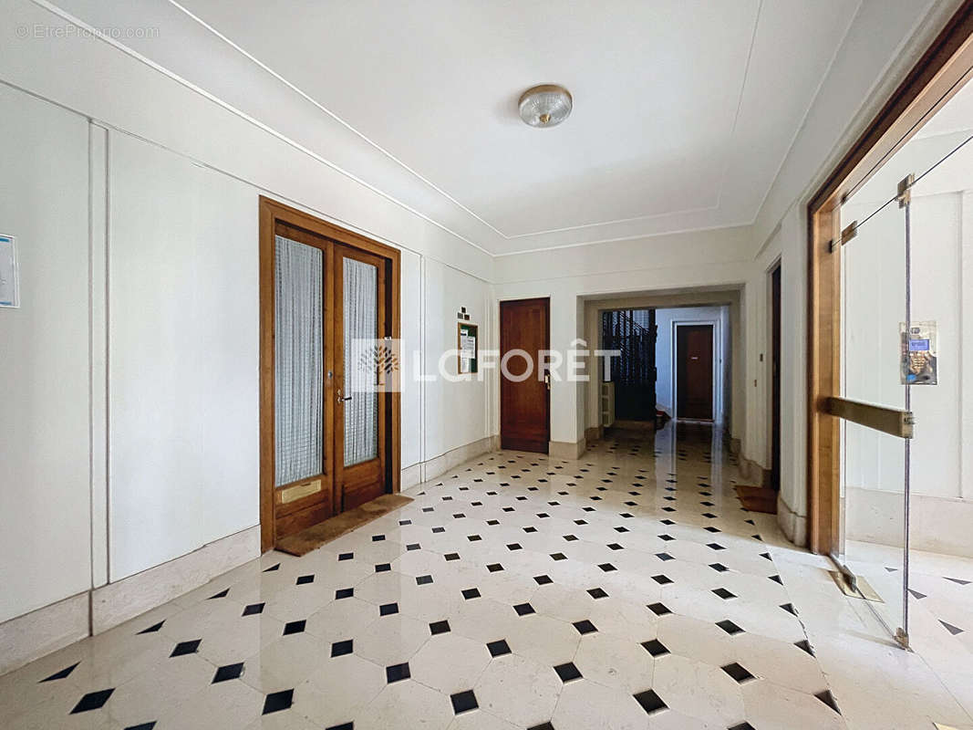 Appartement à PARIS-16E