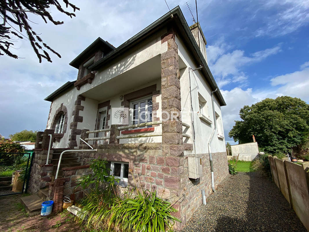 Maison à PLOUEZEC