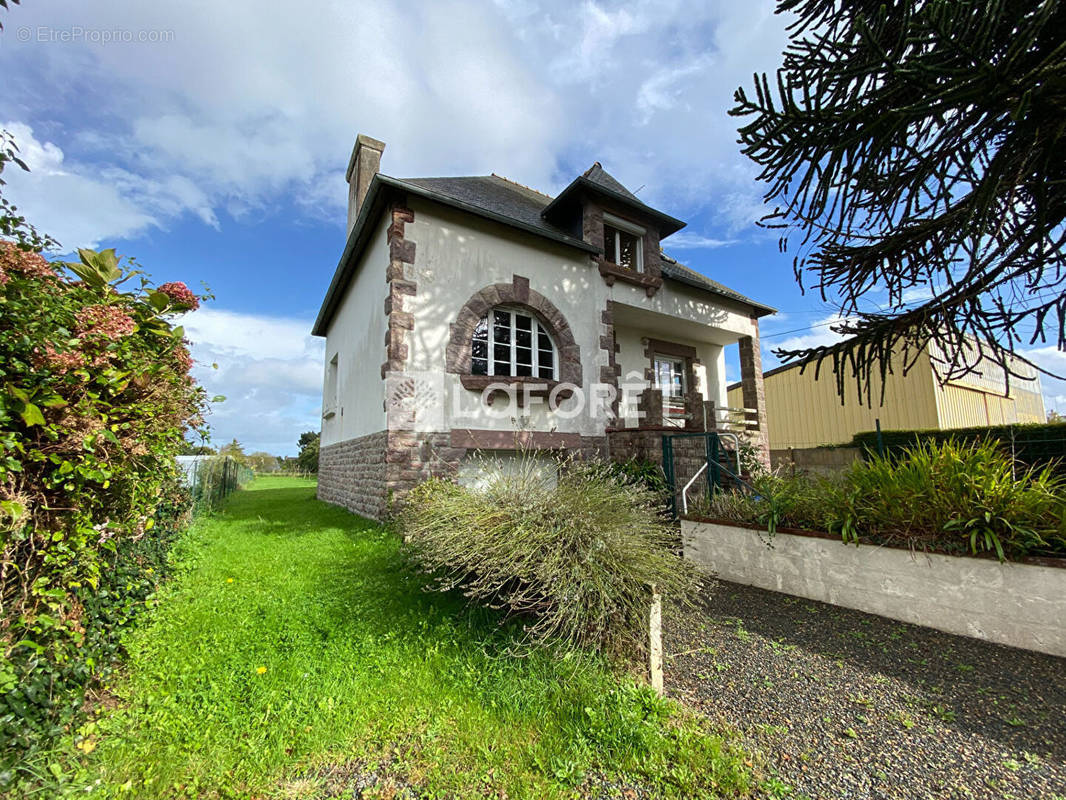 Maison à PLOUEZEC