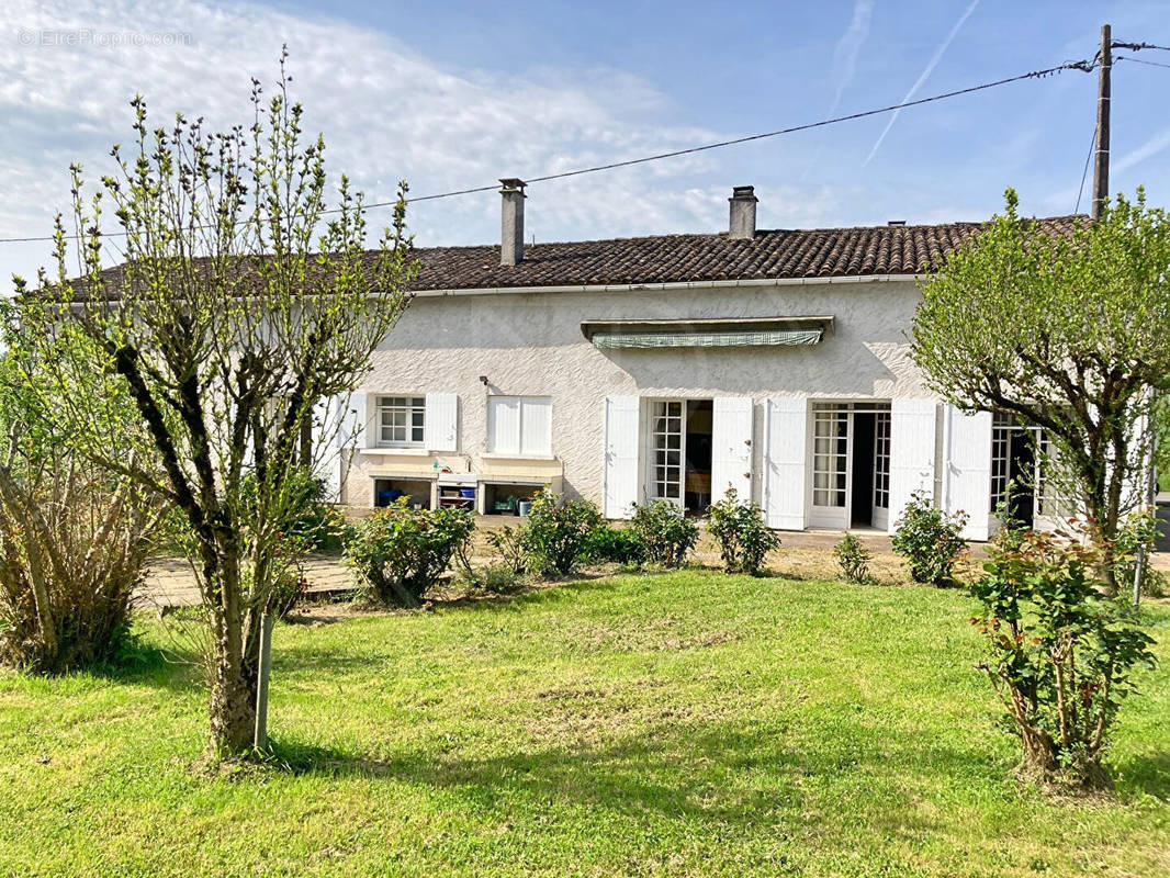 Maison à MONTCARET