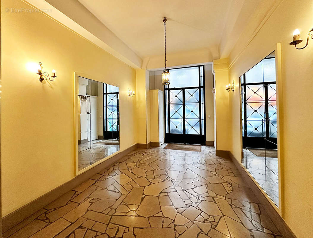 Appartement à PARIS-8E