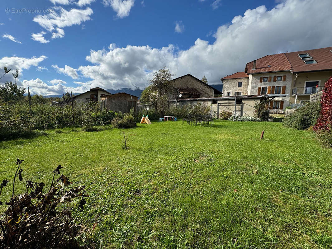 Maison à SAINT-GENIS-POUILLY