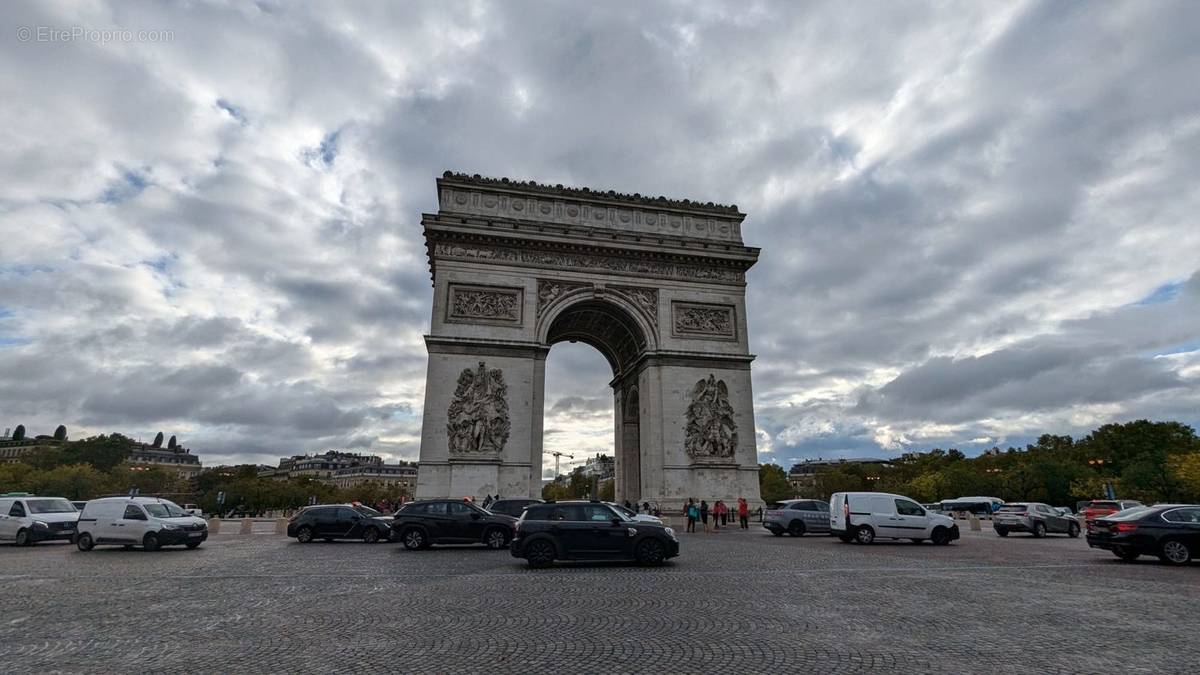 Autre à PARIS-17E