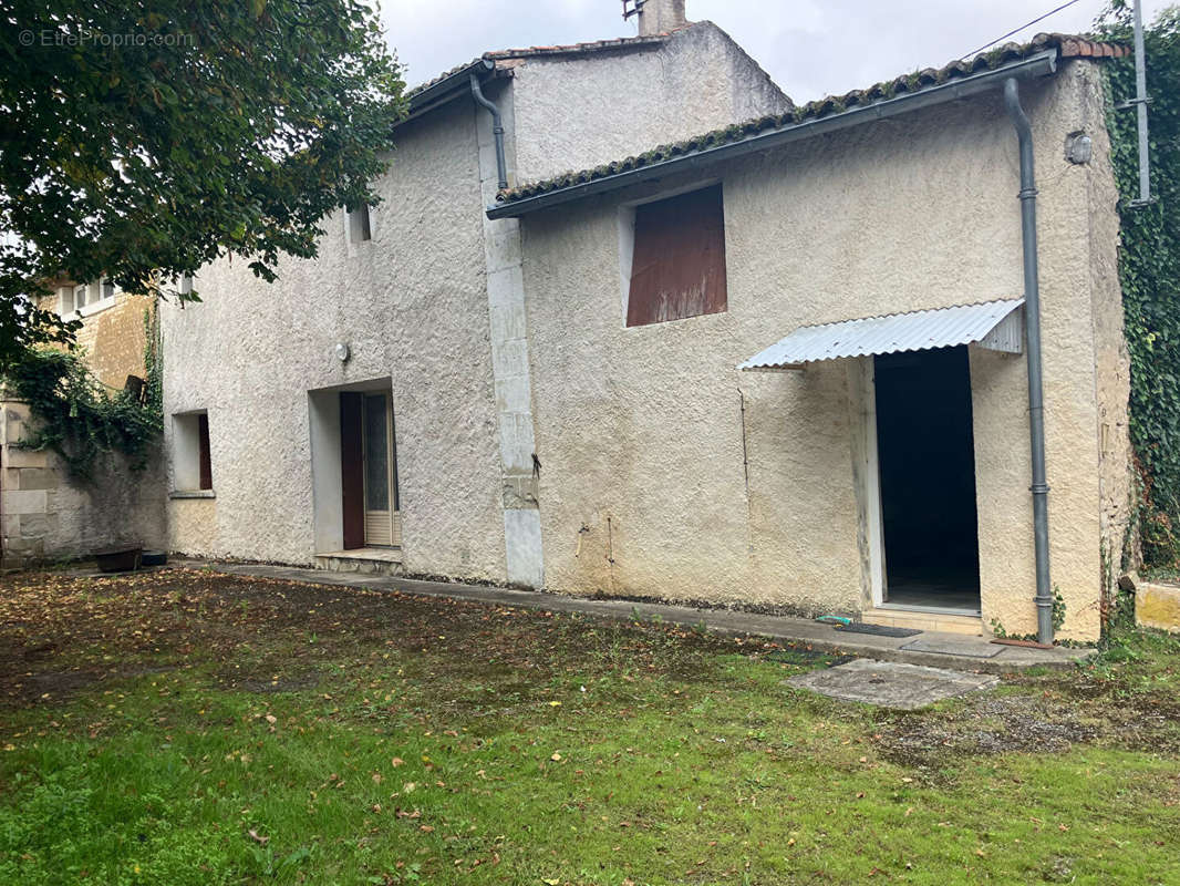 Maison à VENDEUVRE-DU-POITOU