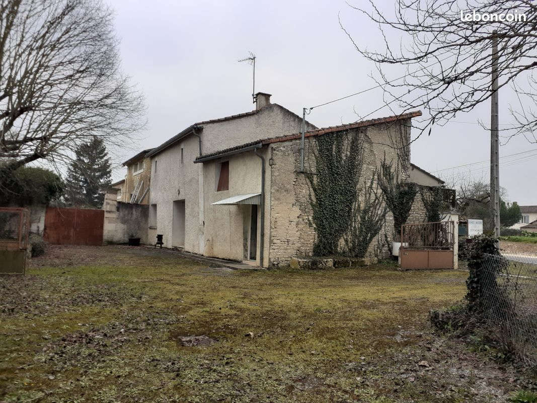 Maison à VENDEUVRE-DU-POITOU