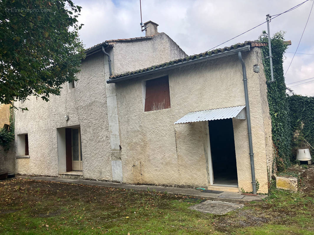 Maison à VENDEUVRE-DU-POITOU