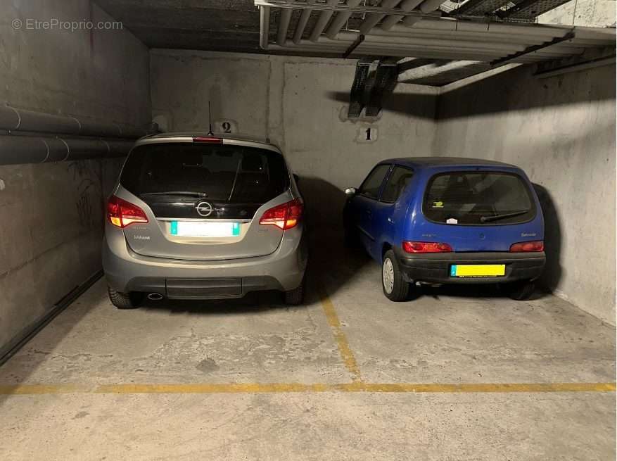 Parking à PARIS-18E