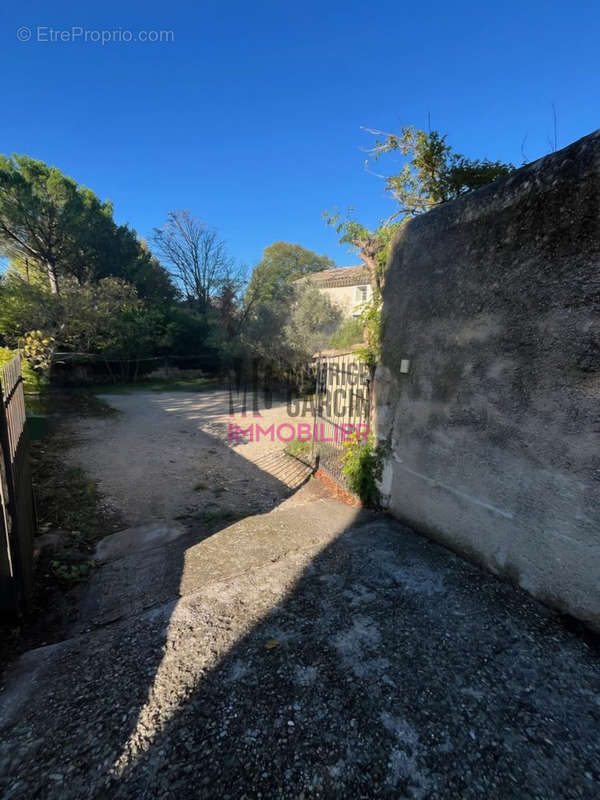 Appartement à PERNES-LES-FONTAINES