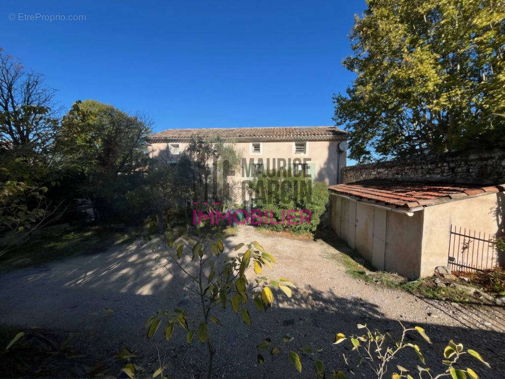 Appartement à PERNES-LES-FONTAINES