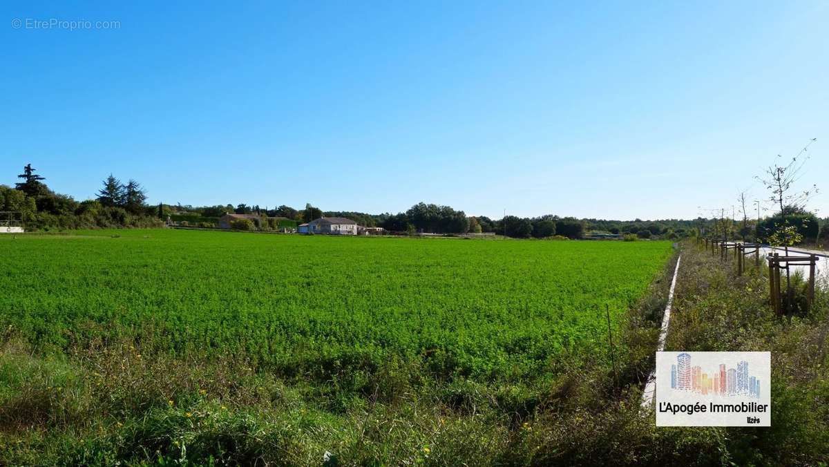 Terrain à UZES