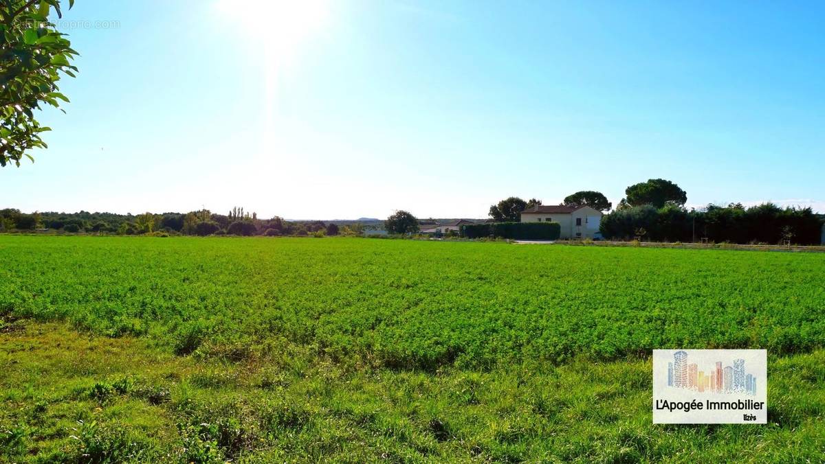 Terrain à UZES